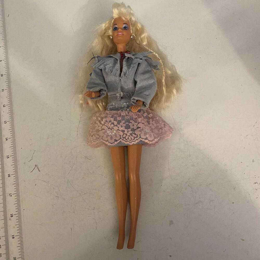 Vintage 1988 Feelin' Fun Barbie Doll